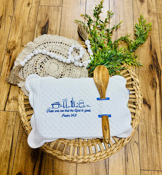 Custom Quilted Casserole Dish Holder - White (Taste and see that the Lord is good)